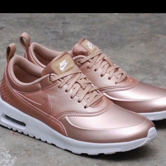 Nike air max thea in rose gold - Picture 2 of 7